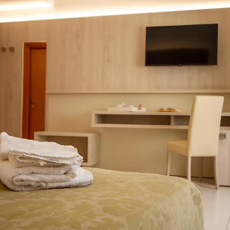 Falcon Hotel